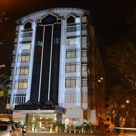 Golden Butterfly Hotel Yangón Exterior foto