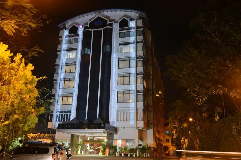 Golden Butterfly Hotel Yangón Exterior foto