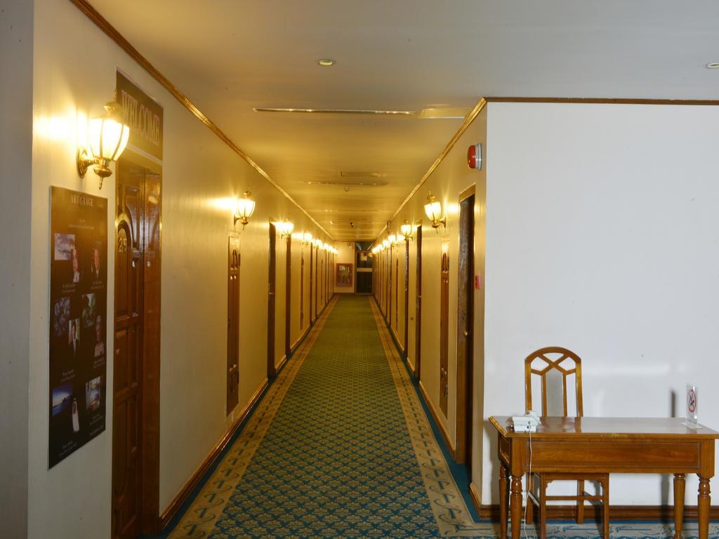 Golden Butterfly Hotel Yangón Exterior foto